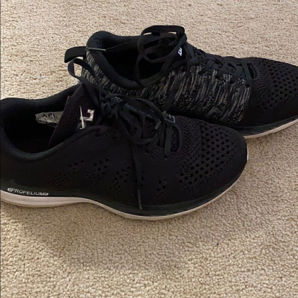 Apl black size 7  